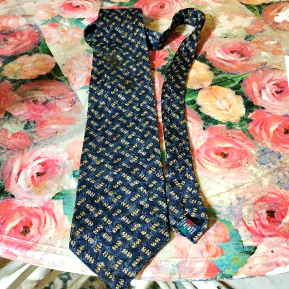 Mulberry silk tie
